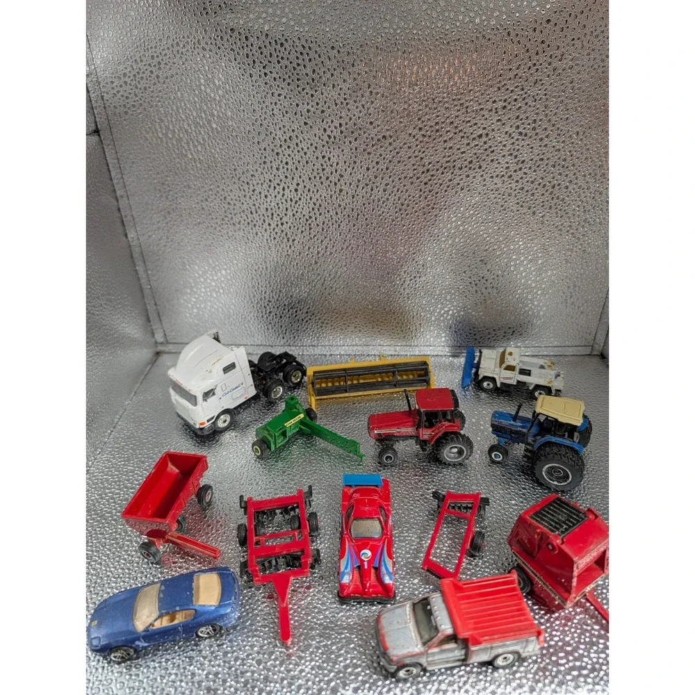 Vintage Diecast Farm Toy Lot international Ford Case IH John Deere Tractors 13pc